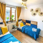 Blue Diamond Apartment *